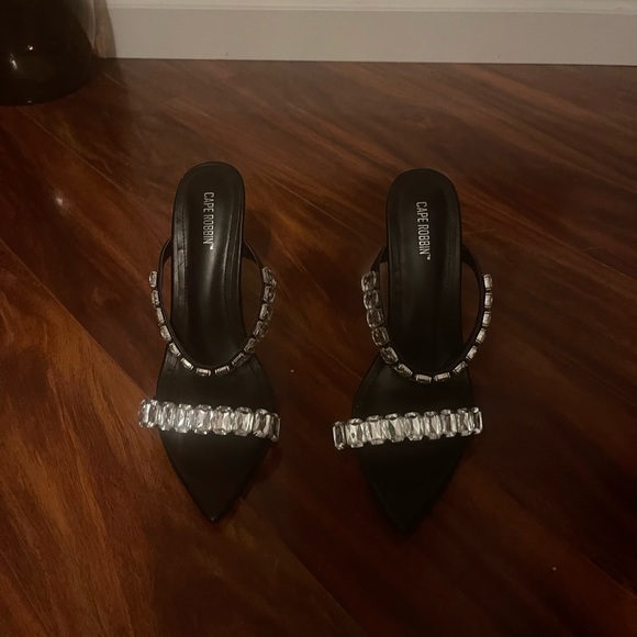 Cape Robbin diamond heels no longer made last pair on the internet. - Picture 4 of 4